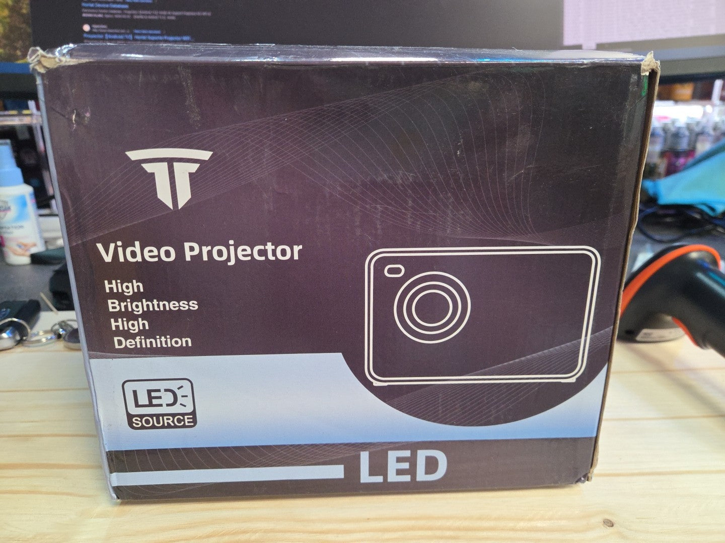 Wielio Video Projector AT-M261 HD LED WiFi Bluetooth Mini Beamer