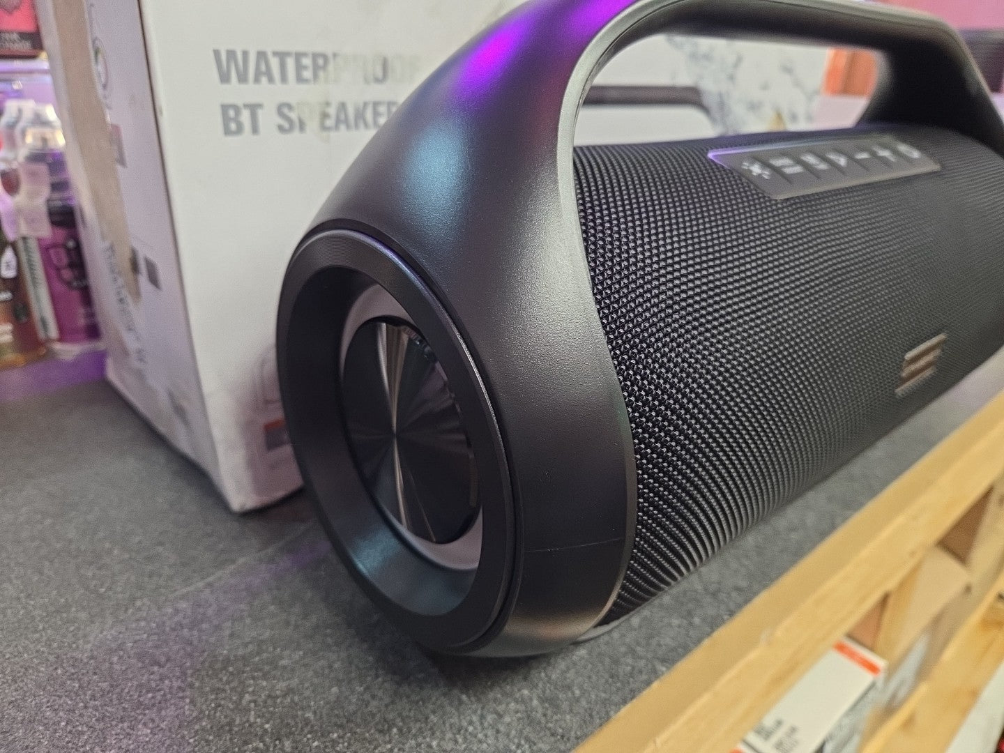 D93 Tragbarer Bluetooth Lautsprecher IPX7. Kabelloser Outdoor-Lautsprecher. OVP.